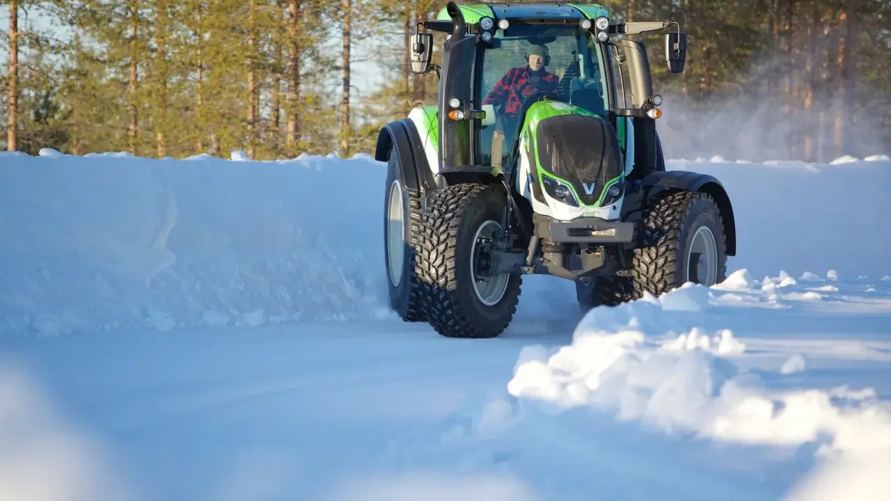 Ciągnik 4x4: Jak dobrać opony, by nie zniszczyć napędu?