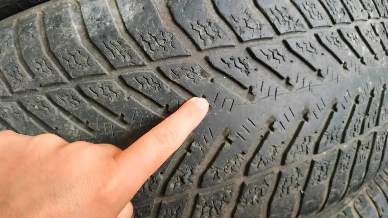 Nowe opony letnie: 7-8 mm bieżnika. Kiedy wymienić dla bezpieczeństwa?