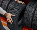Jak przechowywać opony bez felg? Ekspert radzi, jak uniknąć błędów