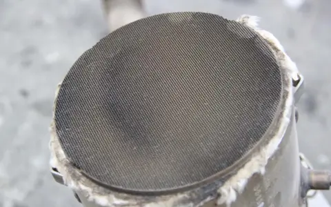DPF Volvo: Wypalanie filtra krok po kroku uniknij drogich napraw!