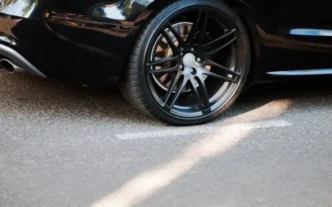 Profil opony: Co to jest i jak wpływa na Twoją jazdę? Ekspert radzi