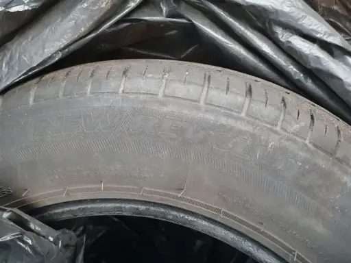Wysyłka 4 opon kurierem: Ile kosztuje i jak wysłać najtaniej?