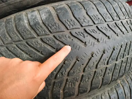 Nowe opony letnie: 7-8 mm bieżnika. Kiedy wymienić dla bezpieczeństwa?
