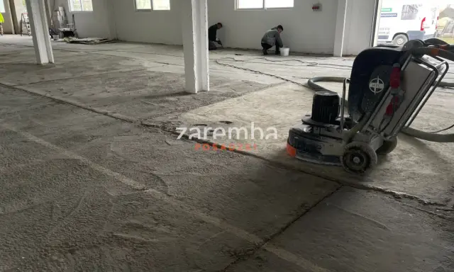 Warsztatowa posadzka: Jaki beton wybrać, by przetrwała lata?