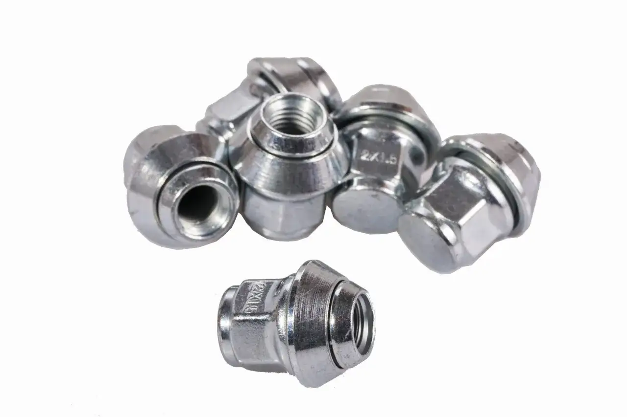 nakrętki do felg aluminiowych ford z ruchomą podkładką vs standardowe stożkowe